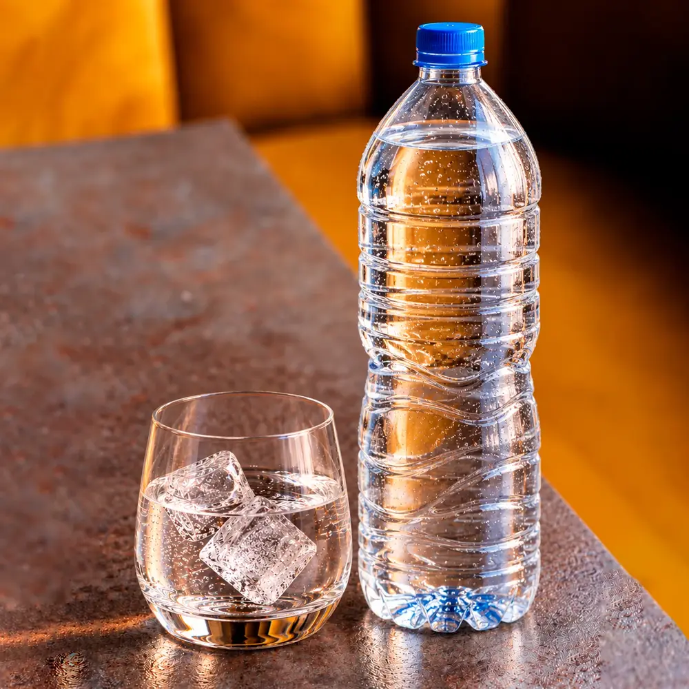 Agua grande plástico 1.5 l