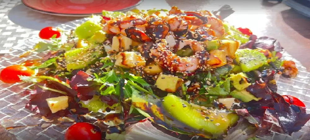 Ensalada frutos del mar y la tierra